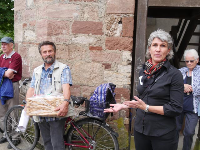 Daniela Müller Brodmann bedankte sich bei Bruno Gardelli für dessen informationsreichen Ausführungen zum Thema Störche Foto: Jörn Kerckhoff