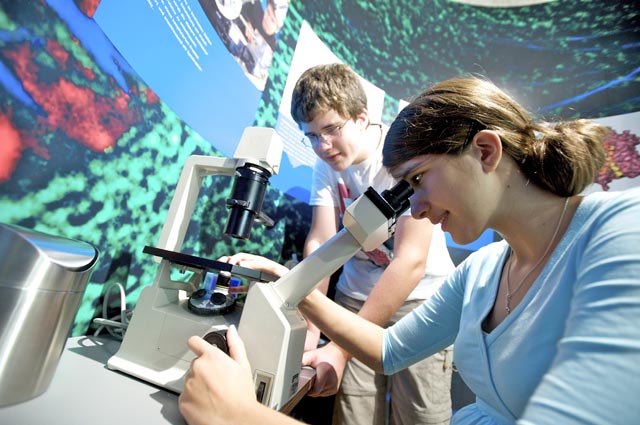 Schülerinnen und Schüler erleben Forschung am Paul Scherrer Institut PSI live. Foto: Copyright Paul Scherrer Institut