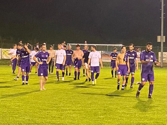 Die enttäuschten Eiker bedanken sich bei ihren Fans. Foto: Nicole Kaufmann