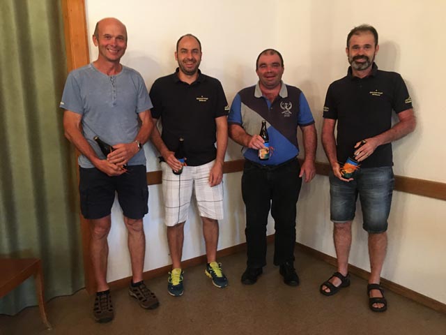 Den Leitern Joe Bründler, Roman Stutz, Christian Brolge und Mario Leimgruber (v.l.) wurde als Dank für ihren grossen Einsatz für die Männerriege Wittnau ein Geschenk überreicht. Foto: zVg