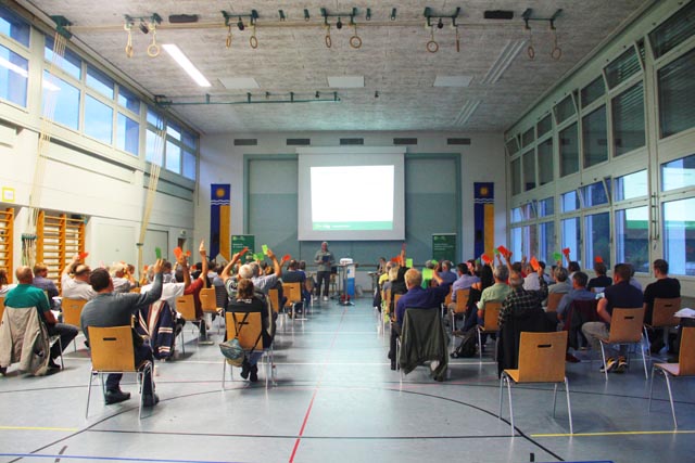 Die Mitglieder des Trägervereins «Jurapark Aargau» tagten in der Turnhalle in Mettau. Foto: Anina Riniker