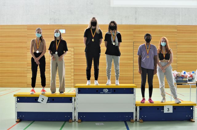 Die meisten Teilnehmer des Orientierungslaufs der Oberstufe Möhlin legten sich mächtig ins Zeug, beim Kampf um die Medaillen. Foto: zVg