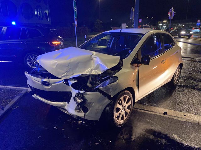 Wegen einer verwechselten Ampel kam es an dieser Kreuzung in Lenzburg zu einer Kollision. Foto: Polizei