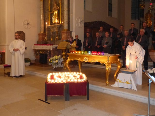 Aufgrund des Wetters musste der Labyrinthgottesdienst in der Kirche stattfinden. Foto: zVg