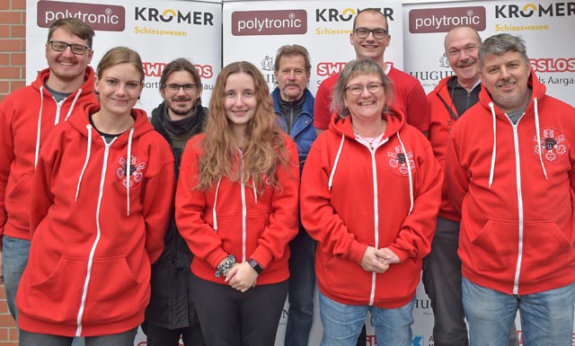 Aufstieg in die Meistergruppe: Die FS Obersiggenthal mit (von links) Cedric Kusch, Denise Füglister, Sacha Rauch, Vanessa Zürcher, Martin Schneider, Conny Füglister, Ivan Füglister, Fritz Füglister und Oliver Herzig (Betreuer). Foto: wr