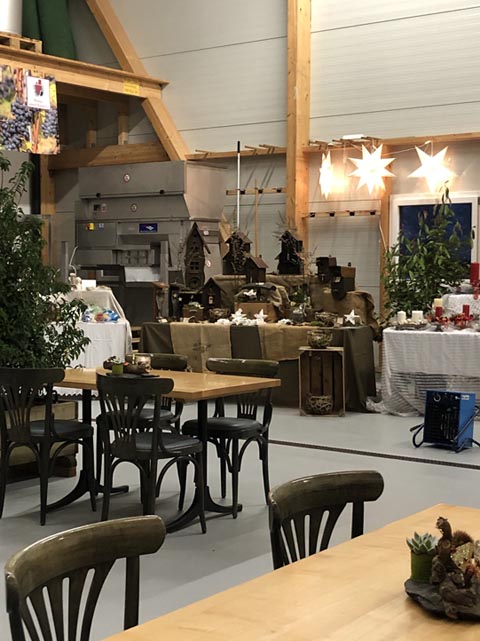 Weindegustation und Weihnachtsausstellung bei Weinbau Gerhard Wunderlin in Zeiningen