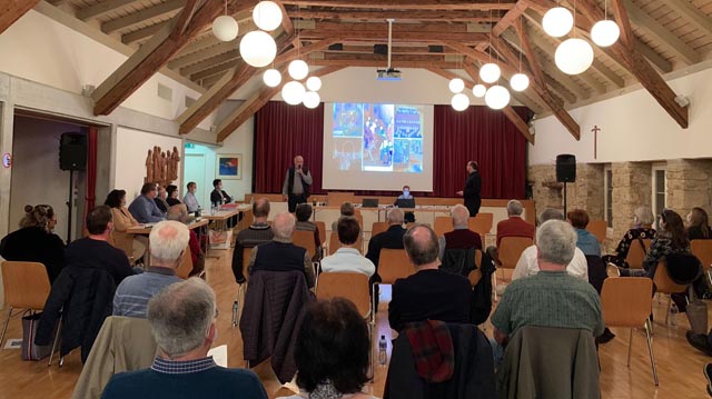 Gemeindeleiter Martin Linzmeier und Kirchenpflegepräsident Markus Schmid führten durch die Versammlung. Foto: zVg 