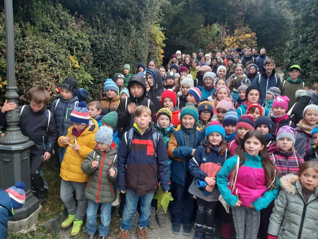 Die über 100 Teilnehmerinne und Teilnehmer nach beendetem Foodtrail. Foto: zVg