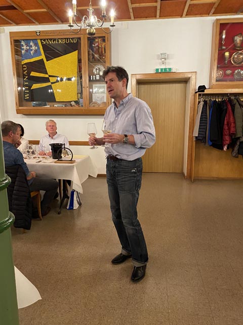 Ralph Schneiter, der mit seinem grossen Fachwissen eloquent alle Weine zu den entsprechenden Gängen des Wine & Dine , vorstellte und kommentierte. Foto: zVg