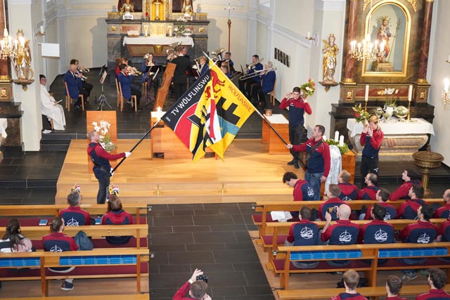 Fahnengruss: alte Fahne, neue Fahne. Foto: zVg 