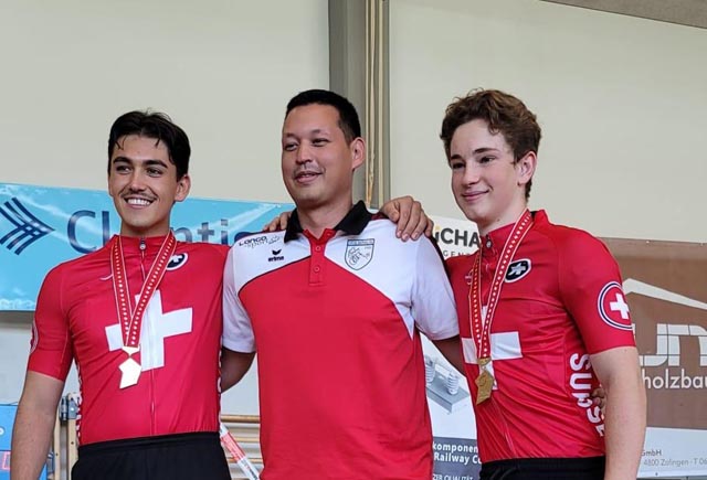 Elias Sonderegger, Yosuke Degen (Coach), Finn Indra (v.l.) Foto: zVg