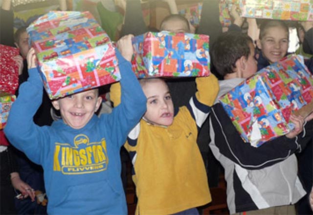 Die Weihnachtspäckli der Bibelgemeinde Stein-Säckingen sorgen bei den Empfängern für leuchtende Augen. Foto:zVg