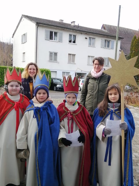Sternsinger in Obermumpf mit Sandra Zurfluh und Jeannette Näf (von links). Foto: zVg