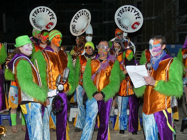 Präsident Noel Höner darf drei Mitgliedern zu insgesamt 80 Prototypen-Jahren gratulieren. Foto: Jörg Wägli