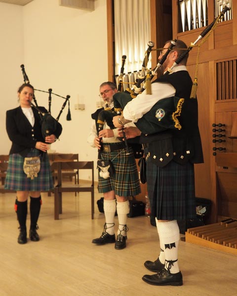 Für musikalische Unterhaltung sorgten die "Linden Leaf Pipers". Foto: Fabrice Müller