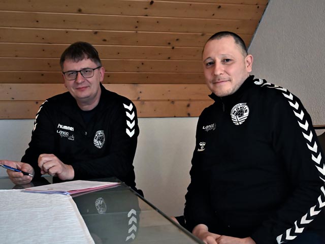 TVM-Präsident Simon Mahrer (links) und der künftige Cheftrainer Zoltan Majeri. Foto: zVg