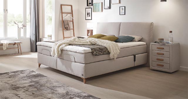 Boxspringbett in Stoff, 180 x 200 cm inkl. Topper statt Fr. 5621.- Fr. 4465.- Foto: Möbel Meier