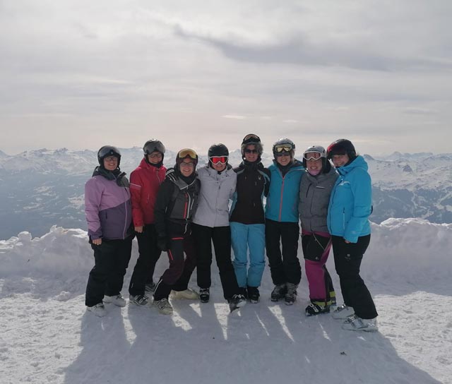 Zwei Tage im Schnee: die damen des Frauenturnvereins Oeschgen. Foto: zVg