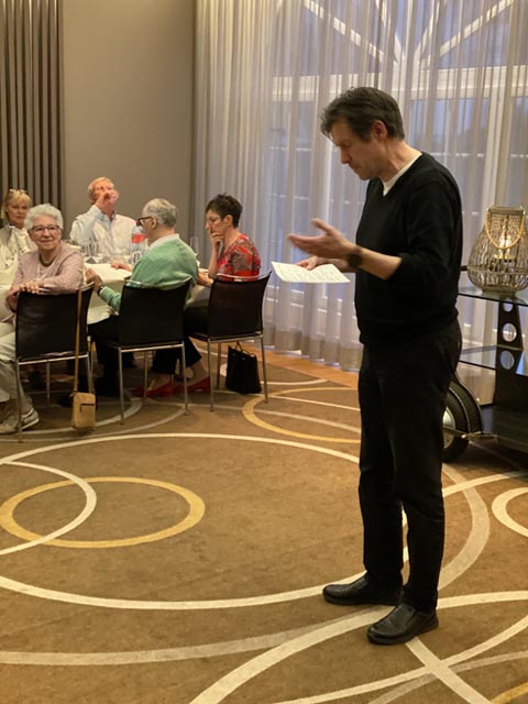 Vorstandsmitglied Ralph Schneiter hatte diese Tour durch die Weinregionen der Schweiz selber vorbereitet und mit viel Engagement vorgetragen.