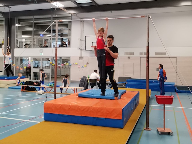 Konzentration am Reck. Foto: zVg