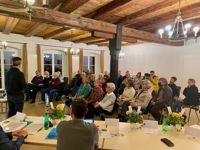 Der neue Präsident erläutert den Anwesenden seine Vision. Foto: zVg