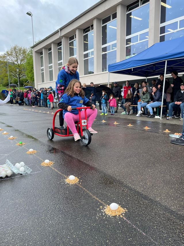 Schupfart ist bereit für den Frühling Besucher des Eierlesens trotzen den Bedingungen