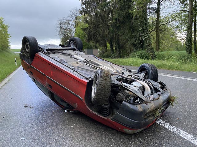 Tegerfelden: Selbstunfall – Auto überschlagen