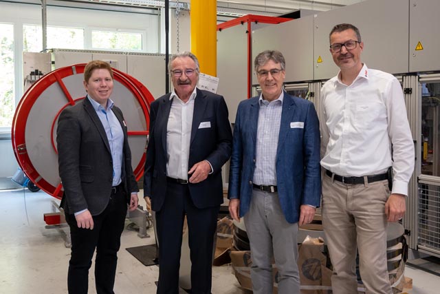 Im «Silicon Valley der elektrischen Antriebstechnik» (von links): Dr. Hannes Weiss, Georg Senn, Beat Christen, Thomas Stäuble. Foto: Nadine Zielinski/HTZ. Foto: zVg