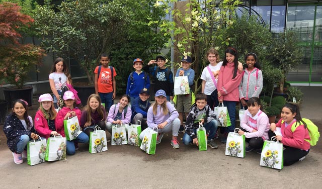 Die Laufenburger Erstkommunionskinder unternehmen einen Ausflug ins Gartencenter. Foto: zVg