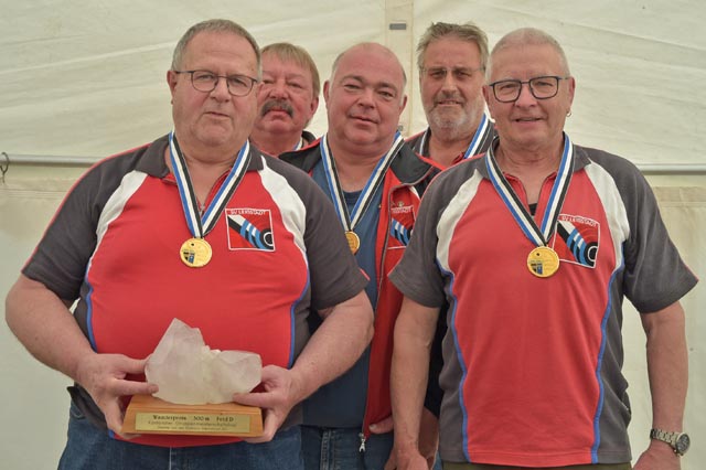 Das Siegerteam im Feld D: Der SV Leibstadt mit (von links) Bruno Gärtner, Dieter Stoll, Marco Kuhn, Stephan Baumgartner und Hansjörg Rieben. Foto: wr
