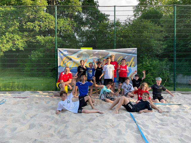 Einen Saisonabschluss im Sand feierte die U13 des TV Magden. Foto: zVg