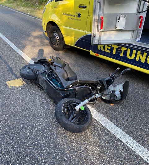 Der Rollerfahrer wurde bei der Kollision verletzt. Foto: Polizei BL