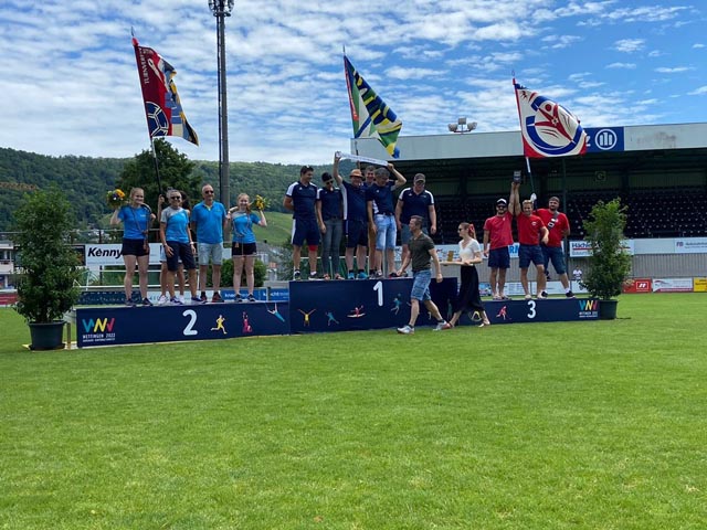 Die Frauen/Männer-Riege durfte sich bei der Siegerehrung über den zweiten Rang freuen. Foto: zVg
