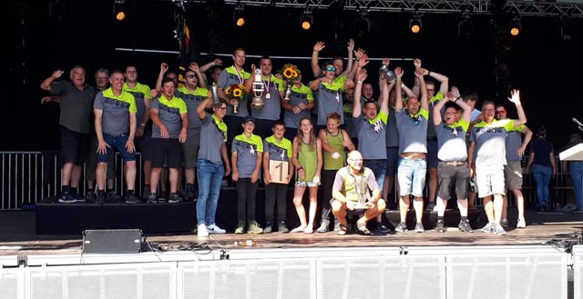 Die Schwaderlocher schafften den historischen Hattrick. Foto: zVg