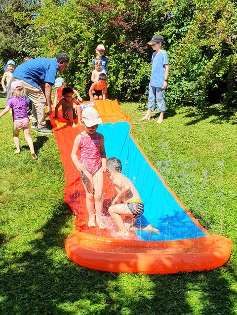 Die Hoigümper-Kinder hatten ihren Spass bei den diversen Wasserspielen. Foto: zVg 