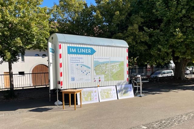 m Baustellenwagen «Im Liner», der durch die Gemeinde tourt, kann die Bevölkerung ihre Wünsche und Ideen deponieren. Foto: zVg