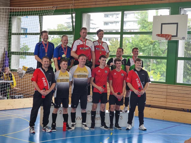 In der 3.Liga setzten sich Renato Bianco und Fabian Burch (hintere Reihe, Mitte) gegen die Konkurrenz durch und wurden Schweizer Meister. Foto: zVg