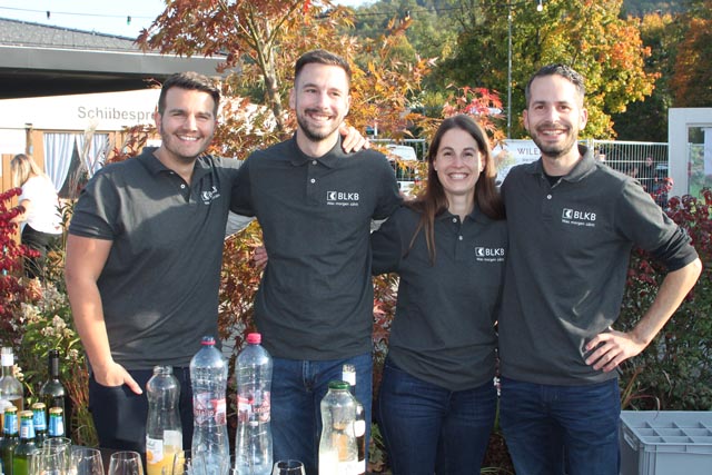 Sie sorgten gutgelaunt für das Apéro-Buffet. Foto: Sonja Fasler