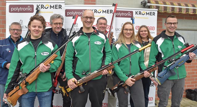 Aufsteiger Magden mit Willy Linder, Daniel Hügli, Rolf Buser, Patrik Benz, Michael Oberlin, Sarah Benz, Maya Imhof und Ronny Gysin(v.l.). Foto: wr