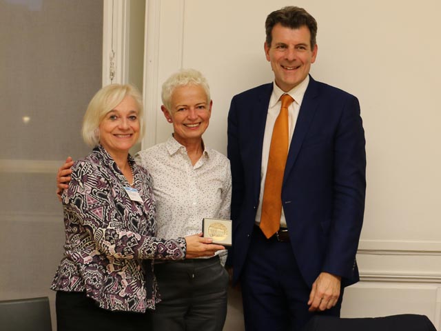Dr. Kathrin Amacker, die Präsidentin der Regio Basiliensis, Brigitte Klinkert, Abgeordnete der Französischen Nationalversammlung, und Dr. Roberto Balzaretti, Botschafter der Schweiz in Frankreich. Foto: zVg