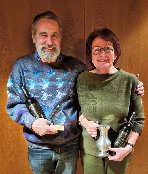 Das Siegerfoto mit Walter Frey (Rang 3) und Heidi Lienhard (Rang 2); abwesend: Jahresmeisterin Chiara Leone (Bundesliga-Einsatz). Foto: Ueli Bögle