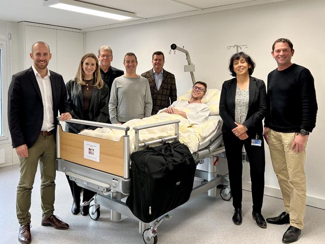 Das aus Pflege- und Logistikexperten bestehende Projektteam am KSB hat gemeinsam mit der Firma ZippSafe einen Prototypen des ZippBag entwickelt. Foto: zVg