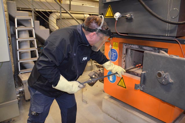 Mit einer kontrollierten Abschaltung des Wärmeverbunds Zentrum Magden wurde am Dienstag der Ernstfall simuliert. Foto: AEW