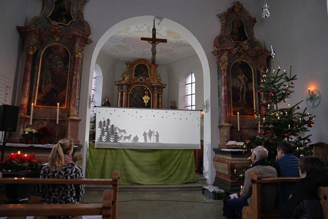 Das Schattenspiel der Unterrichtskinder in der Kirche. Foto: zVg