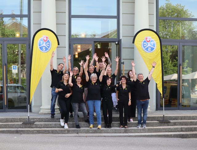 Das TCS-Team vor dem KUK in Aarau. Foto: tcs  
