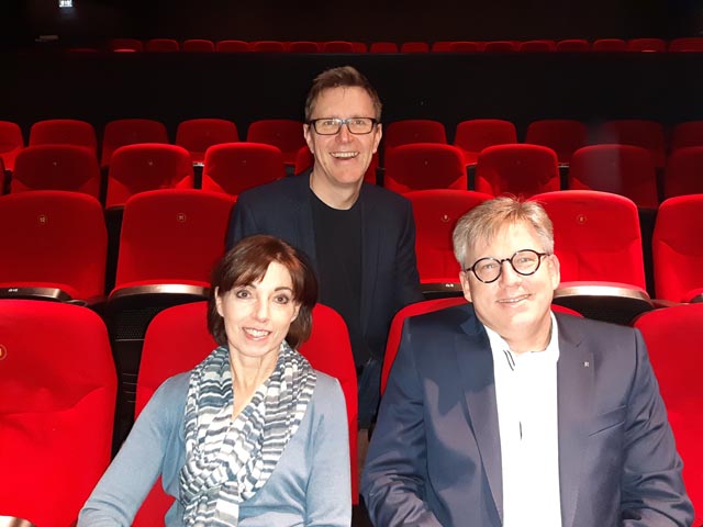 Martina Welti und Philipp Weiss von fricks monti mit Marc Jäger, Vorsitzender der Raiffeisenbank Regio Frick-Mettauertal. Foto: zVg