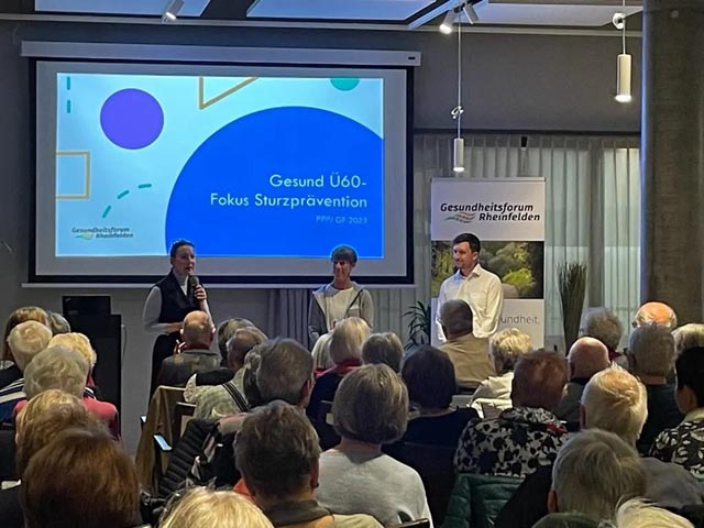 Über einen grossen Ansturm zum Vortrag durfte sich die Präsidentin des Gesundheitsforums Béa Bieber (links) freuen. Foto: zVg