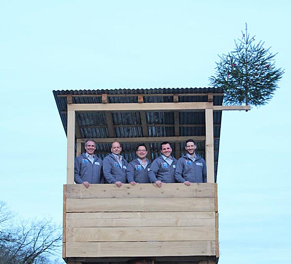 Das Führungsgremium SM2023 mit der Bekleidung von Eventsponsor.ch (von links): Stefan Huber, Roger Treier, Fabian Frei, Nico Häusler und Nils Kramer. Foto: zVg