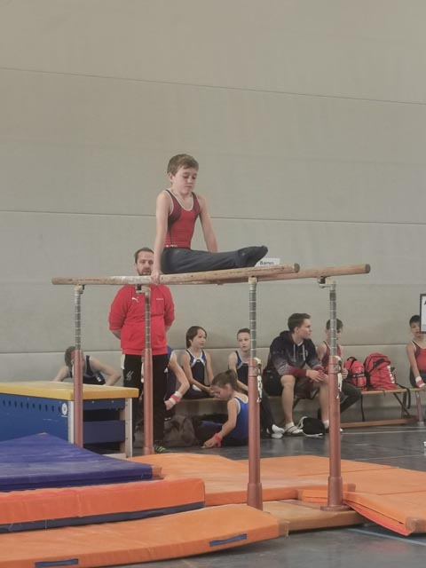 P1 Turner Nicolas Steinacher am Barren. Foto: zVg