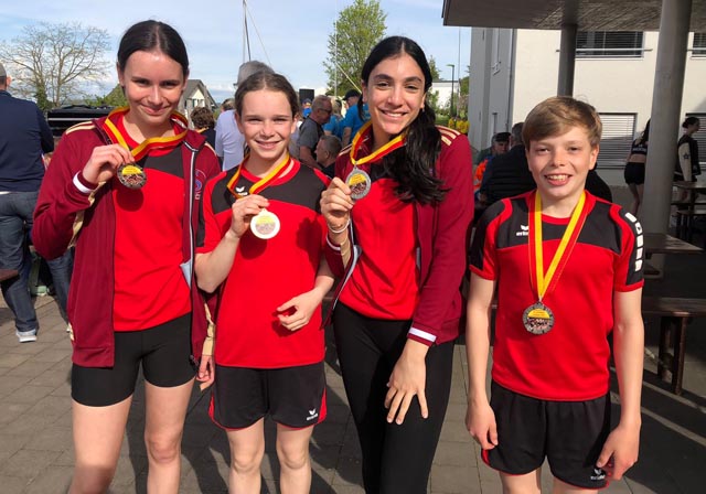 Medaillenregen für die Jugend Sulz: Emely, Romina, Ela und Nino (von links). Foto: zVg
